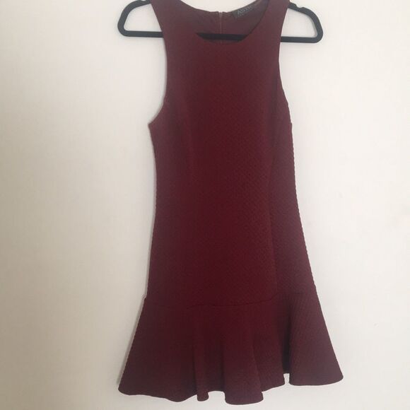 Burgundy ruffled hem dress - Picture 2 of 4